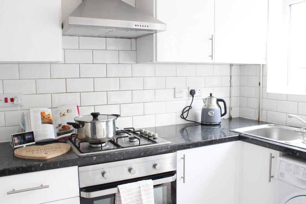 Private & Comfortable 2 Bedroom Home Away From Home ستانويل المظهر الخارجي الصورة