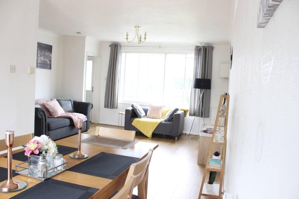 Private & Comfortable 2 Bedroom Home Away From Home ستانويل المظهر الخارجي الصورة